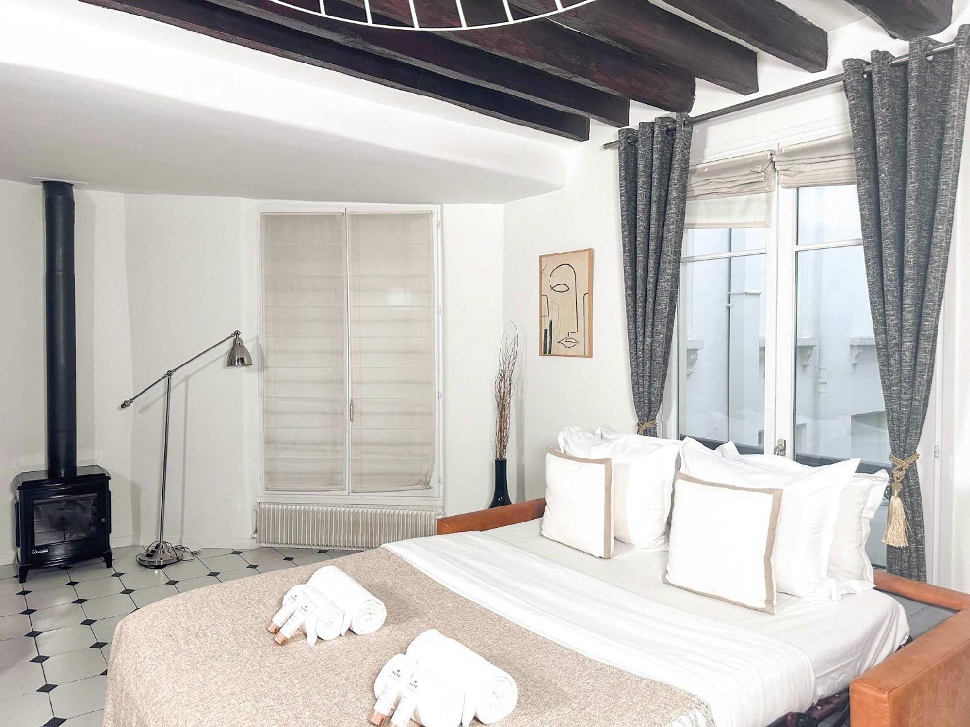 Modern & Spacious Near Le Marais Apartment *